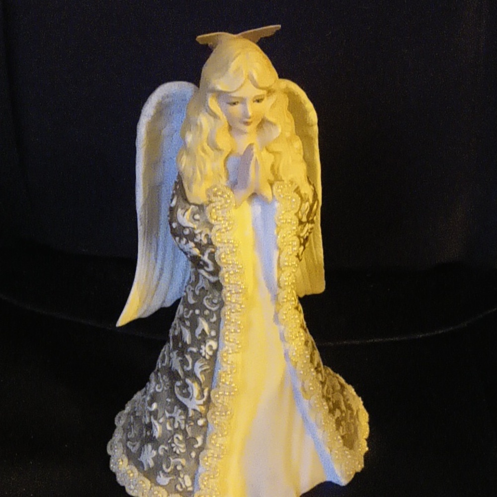 Roman 1988 Porcelain Angel music box
